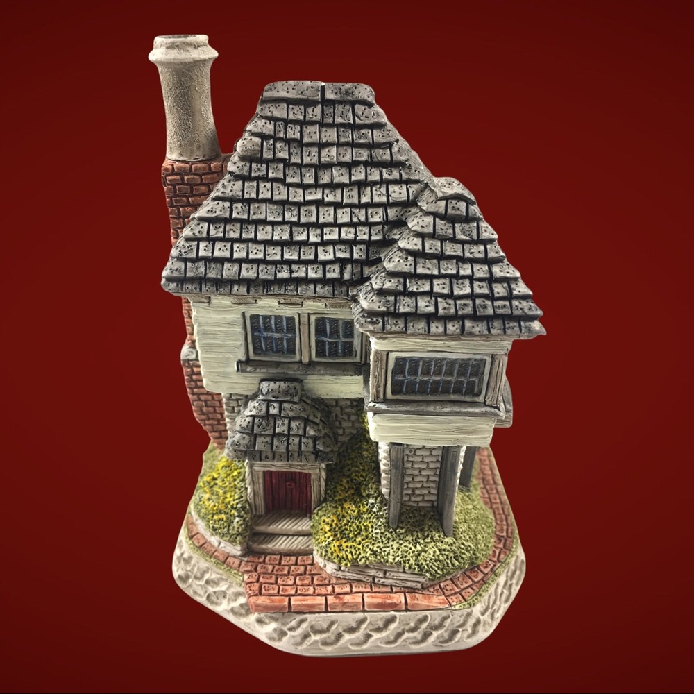 1998 David Winter Cottage “The Signal Box” Mint